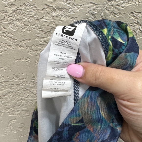 Fabletics Define PowerHold® Mid-Rise Capri Workout Pants Size L EUC - Picture 7 of 8